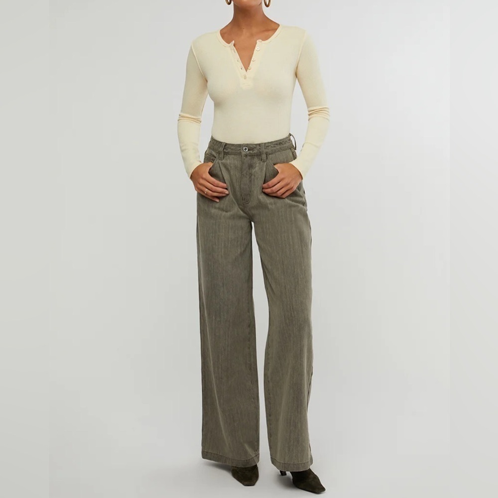 WeWoreWhat High Rise Pleated Wide Leg Jean in Color Stone Wash Size 24